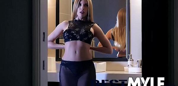  Britney Amber loves money almost as much as she loves cock. She gets her guap and then heads to the bathroom to freshen up a bit. Then, she comes back into the hotel room to find her client ready and waiting for the time of his life